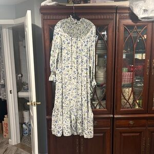Zara Blue and White Floral Long Sleeve Dress